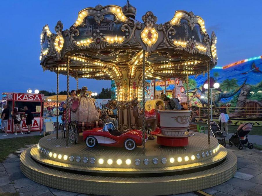 Venetian carousel — general view